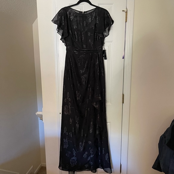 Black formal gown with sequin design - Picture 1 of 9